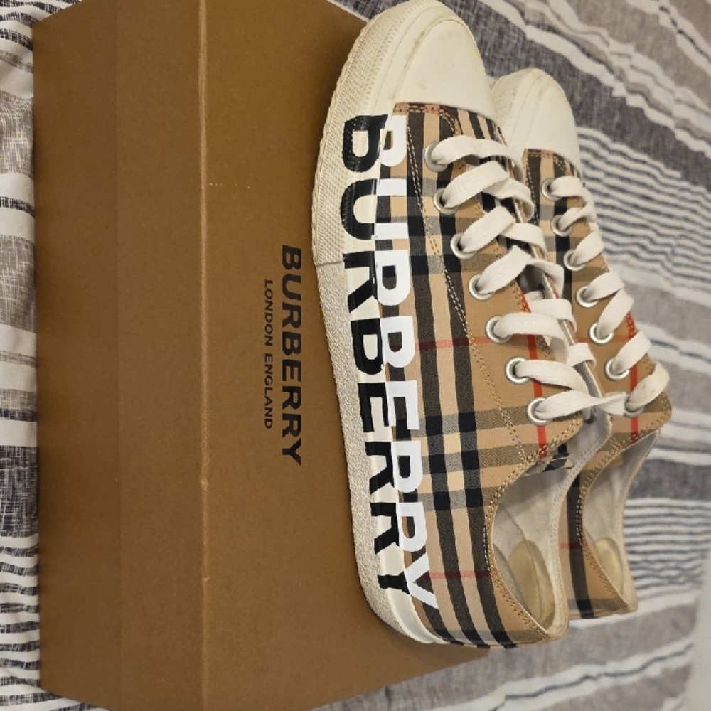 Burberry Striped Low-Top Sneakers in Black and White - Picture 3 of 4